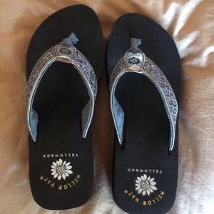 Mellow mat yellow box flip flops